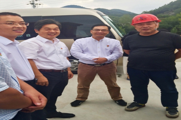 市委常委、區(qū)委書(shū)記葛學(xué)斌視察古堰畫(huà)鄉(xiāng)游客接待中心建設(shè)項(xiàng)目