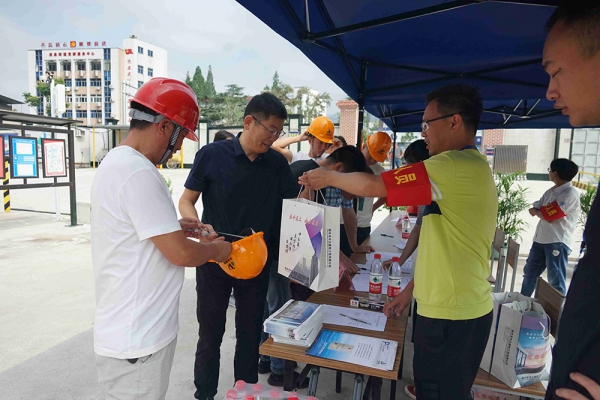 公司副總經(jīng)理吳韶斌在麗水市“安全生產(chǎn)月”建筑施工安全質(zhì)量工作現(xiàn)場(chǎng)會(huì)暨應(yīng)急救援演練觀摩會(huì)上交流發(fā)言